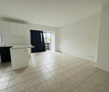 Modern & Convenient Living in the Heart of Box Hill - Photo 4