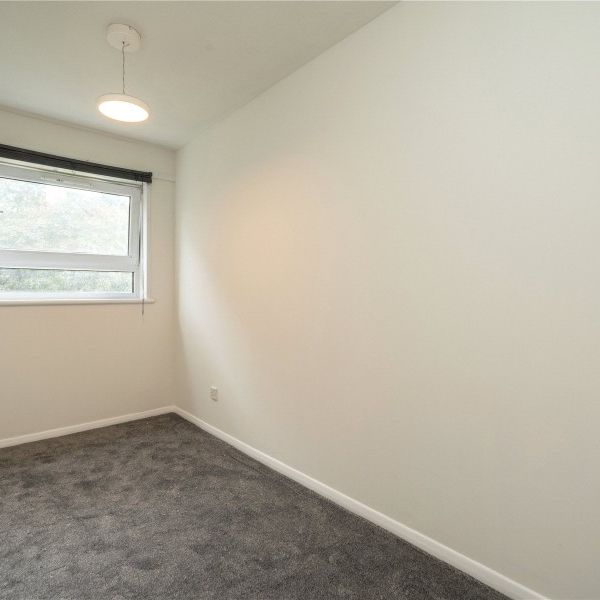 Addlestone Park, Addlestone - 2 bedrooms Property for lettings - Seymours - Photo 1