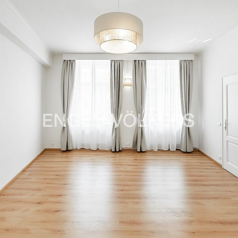 Pronájem bytu 2+1 88 m² - Photo 1