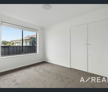 Modern Living in the Heart of Reservoir - Photo 4