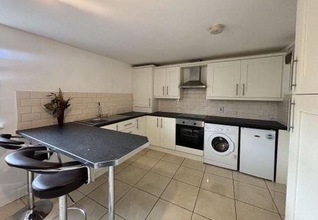 Apt 1, 14 The Square, Warrenpoint, BT34 3JT - Photo 3