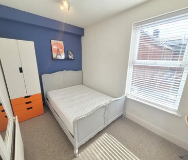 4 bedroom terraced house to rent - Photo 3