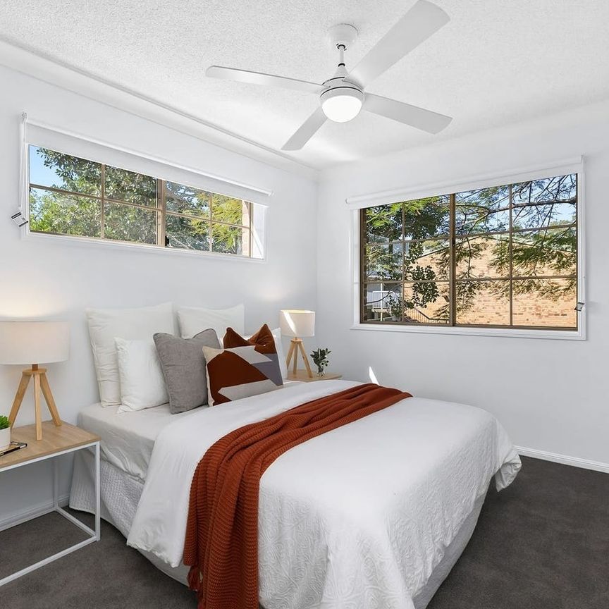 Spacious 2-Bedroom Apartment in Prime Location, Small Boutique Complex - Photo 1