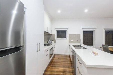 Elegance in Lalor! - Photo 4