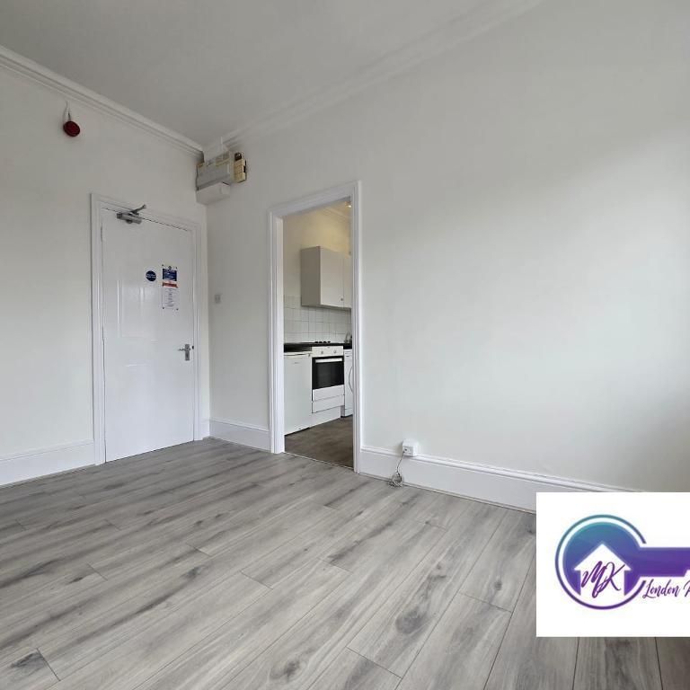1 Bedroom Studio To Rent - Photo 1