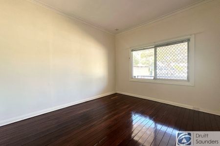 SPACIOUS CHARACTER HOME HOME OPEN WEDNESDAY 18 FEBRUARY AT 10.00AM SHARP! - Photo 3