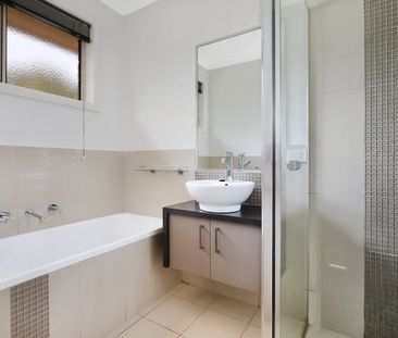 Three Bedroom Townhouse - Photo 3