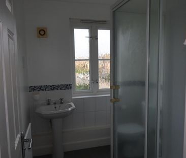 3 bedroom terraced house to rent - Photo 6