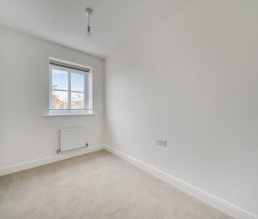 Cygnet Close - Photo 3