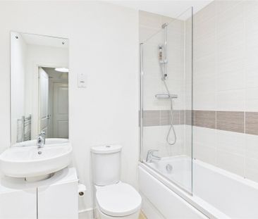 1 bedroom Flat in Kestrel Road, Farnborough - Photo 5