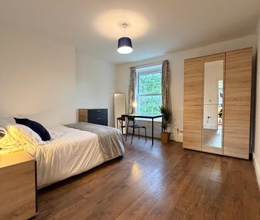 Room in a Shared Flat, Netherby House, SW8 - Photo 3
