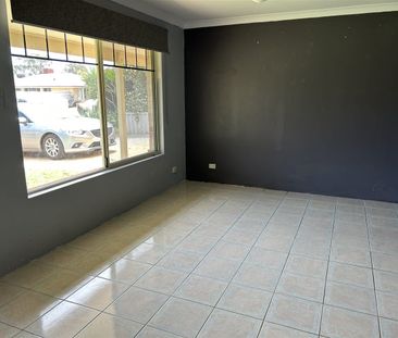 Comfortable 3-Bedroom Home in Convenient Greenfields Location - Photo 1