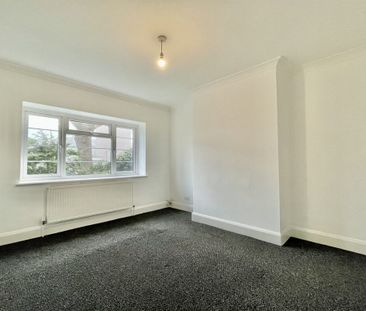 2 bed Flat Fairleigh Court, SS9 - Photo 2