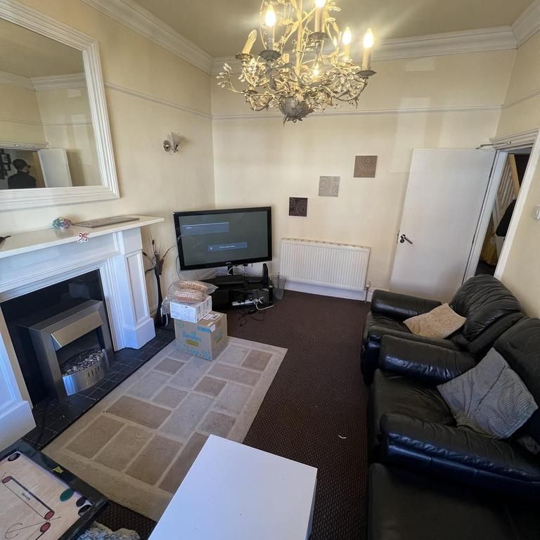 7 bedroom semi-detached house to rent - Photo 1