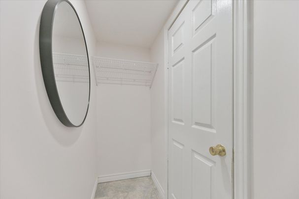 For Lease - 3956 Bentridge Road, Mississauga, Ontario - Photo 1