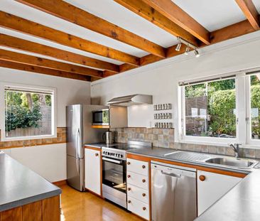 Spacious Family Home in a Prime Location - Photo 2