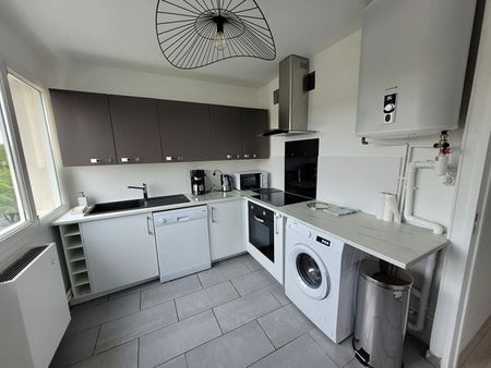 Location Appartement 4 pièces 81m² - Photo 3