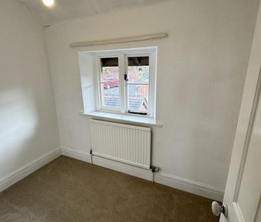 2 bedroom mews to rent - Photo 1