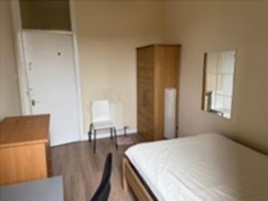 Room in a Shared Flat, Paisley Road West, G51 - Photo 1