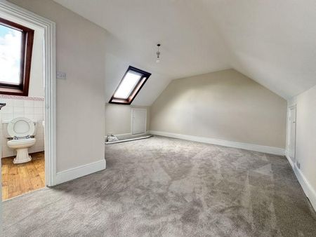 4 bedroom apartment to rent - Photo 4