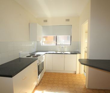 Quiet Ground floor two bedroom unit - Photo 4