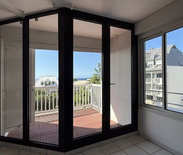 Spacieux trois pièces en centre ville - Photo 3