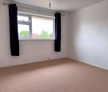 Hucclecote Road, Hucclecote - Photo 6