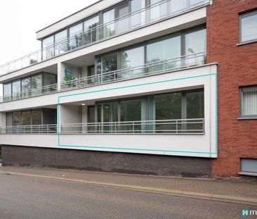 LICHTRIJK APPARTEMENT MET 2 SLAAPKAMERS EN PARKEERPLAATS AAN HET CE... - Photo 1