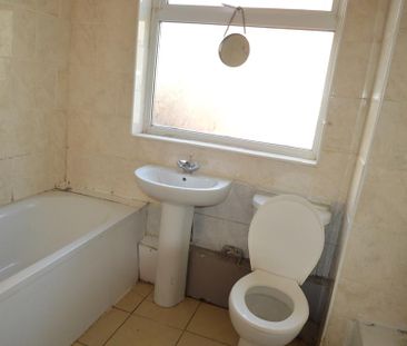 2 bedroom ground floor flat to rent - Photo 2