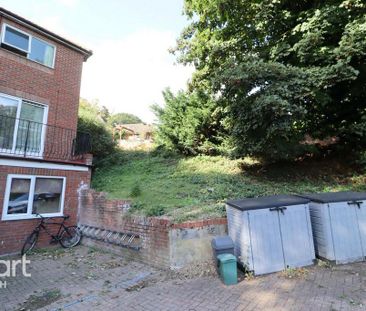 1 bedroom in a house share to rent - Photo 1