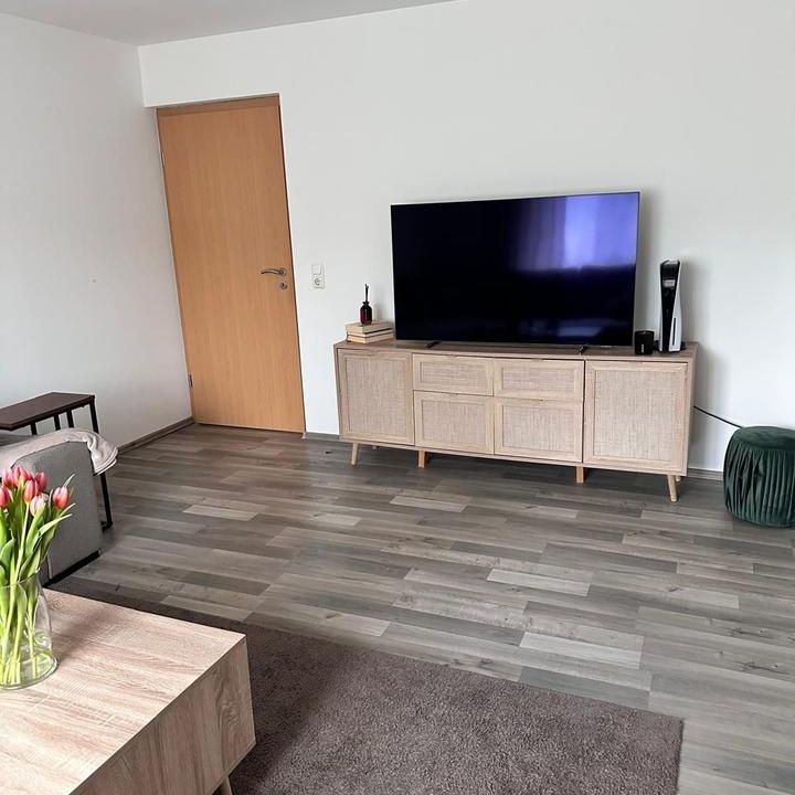 Helle Dachgeschosswohnung: 3 Zimmer plus Wohnküche, modernes Bad - Photo 1