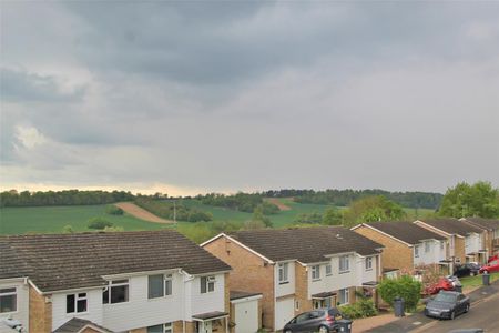 Kestrel Close, High Wycombe - Photo 2