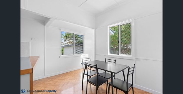 3 Bedroom Home Located 10 Minutes Walk from the Base Hospital! - Photo 1
