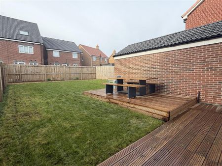 4 bedroom semi-detached house to rent - Photo 3