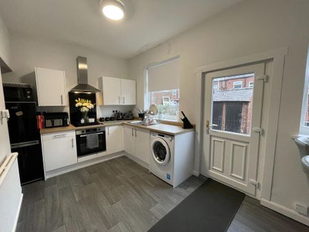 2 bedroom terraced house to rent - Photo 4