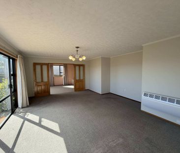 Walk In... and feel at home - Photo 1