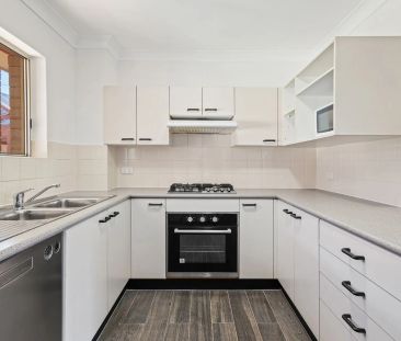 Well Appointed Apartment in Prime Location - Photo 2