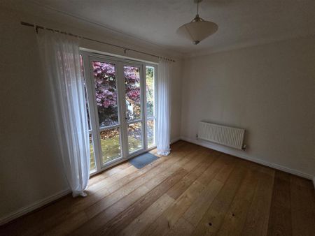 4 bedroom detached house to rent - Photo 3