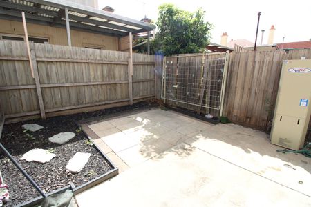 Lifestyle & Location Combined Two-Storey Townhouse - Photo 4
