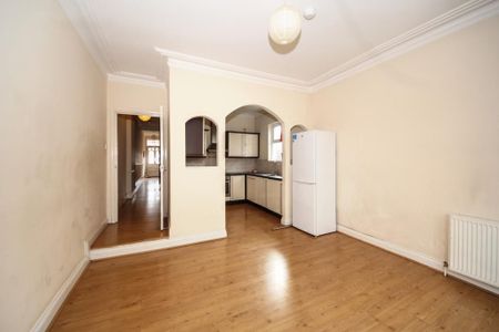 1 bedroom in a house share to rent - Photo 5