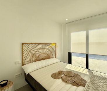 PENTHOUSE WITH 2 BEDROOMS AND 1 BATHROOM - Photo 2