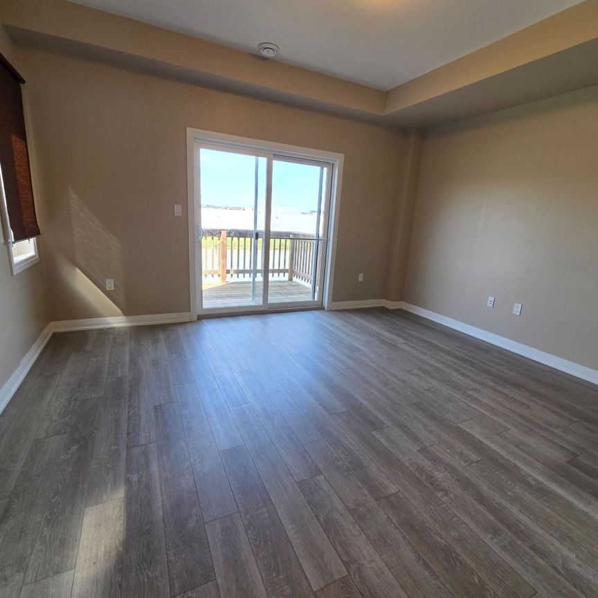 For Lease - 100 Laguna Village Crescent, Hamilton, Ontario - Photo 1