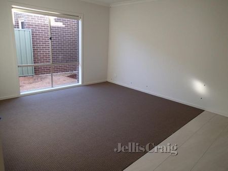 79 Manuka Grove, Wyndham Vale - Photo 2