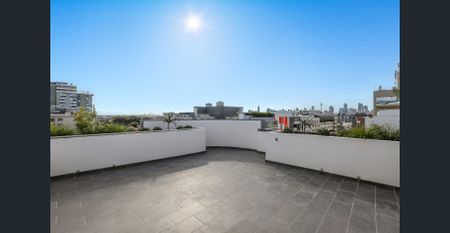 Luxury apartment in boutique block on city fringe - Photo 2