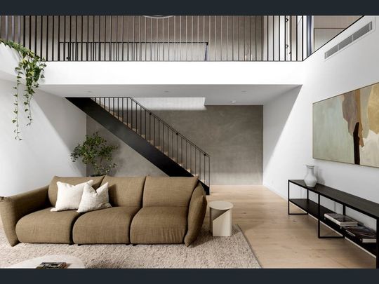 STUNNING FAMILY HOME BY THE BAY - Photo 1