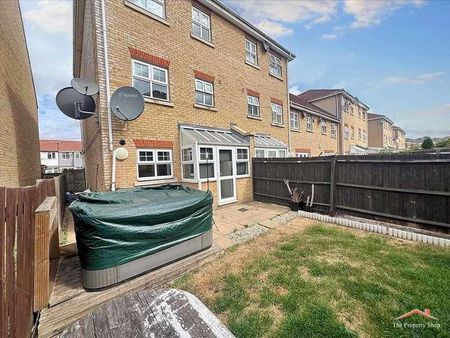 De Havilland Road, Edgware, HA8 - Photo 2