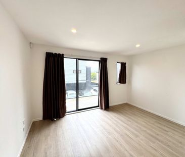 Executive Townhouse with Modern Design and Great Location - Photo 4