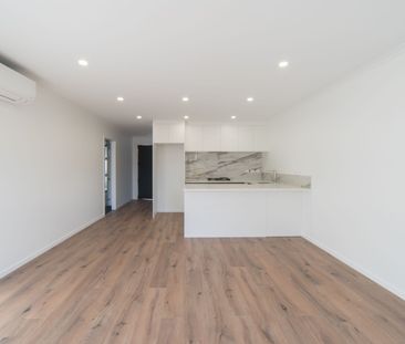 Beautiful Near New Townhouse - Photo 1