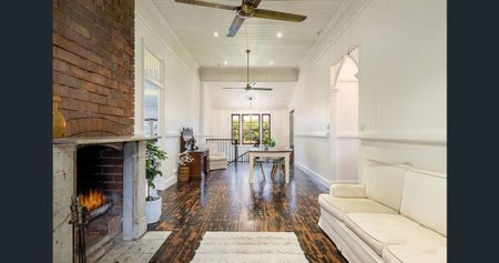 Grand Colonial Queenslander in the Heart of Ashgrove - Photo 4