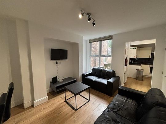 5 bedroom private hall to rent - Photo 1